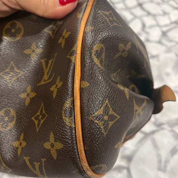 ***Authentic Louis Vuitton purse***good condition - Picture 8 of 15
